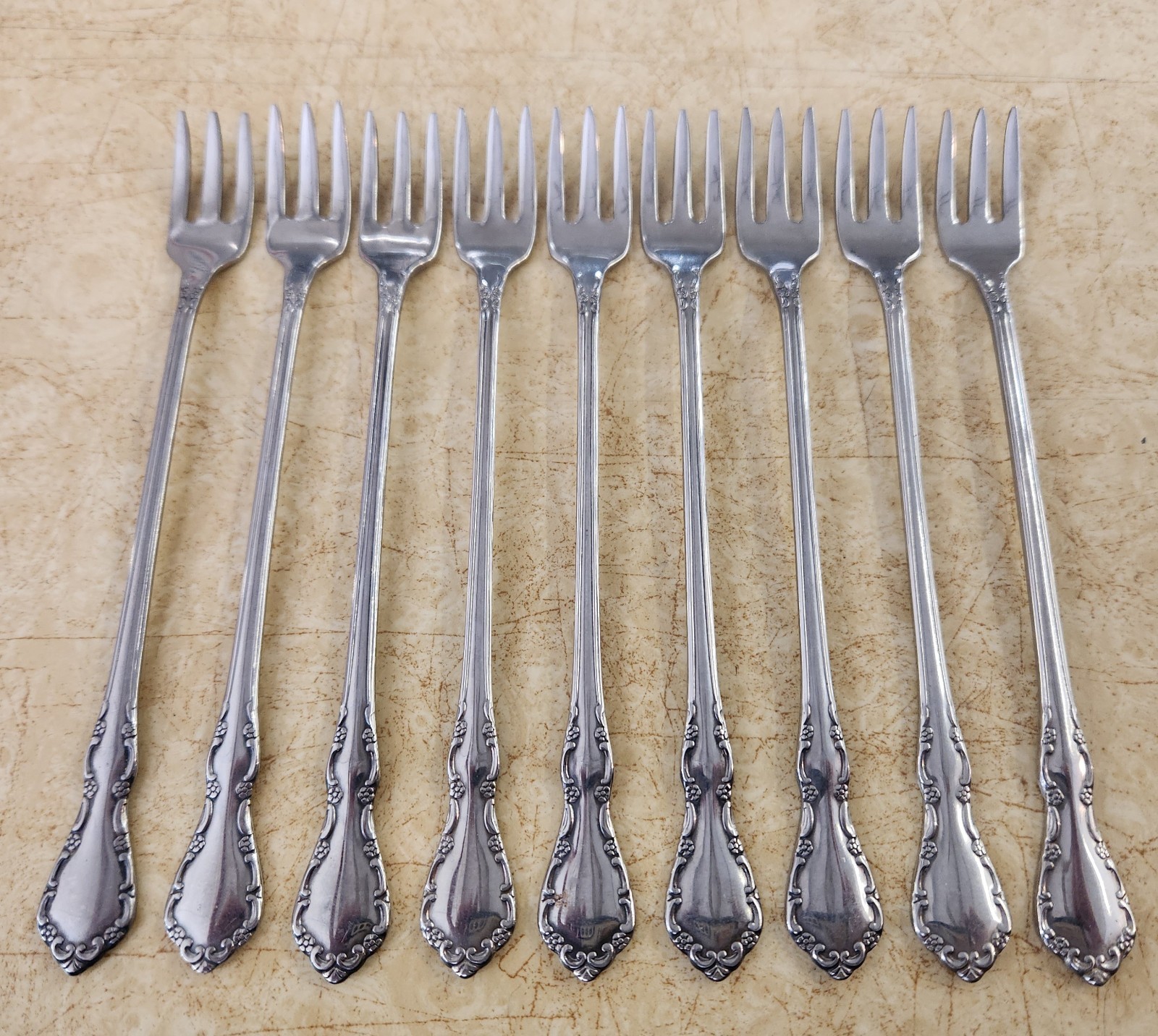 9 Oneida Distinction Deluxe Stainless MANSION HALL Cocktail/Seafood Forks 6"