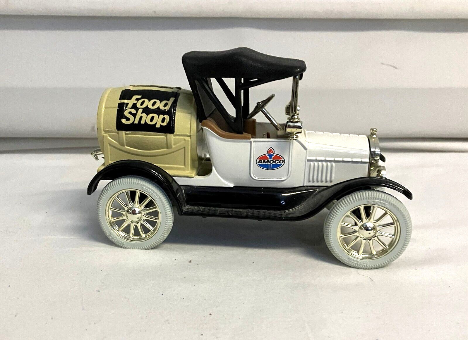 ERTL Metal Replica 1918 Ford Model 'T' Runabout Amoco Food Shop Bank w/ Key!
