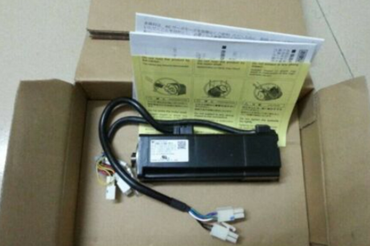NEW YASKAWA SERVO MOTOR SGMAV-01ANA-YR22 SGMAV01ANAYR22