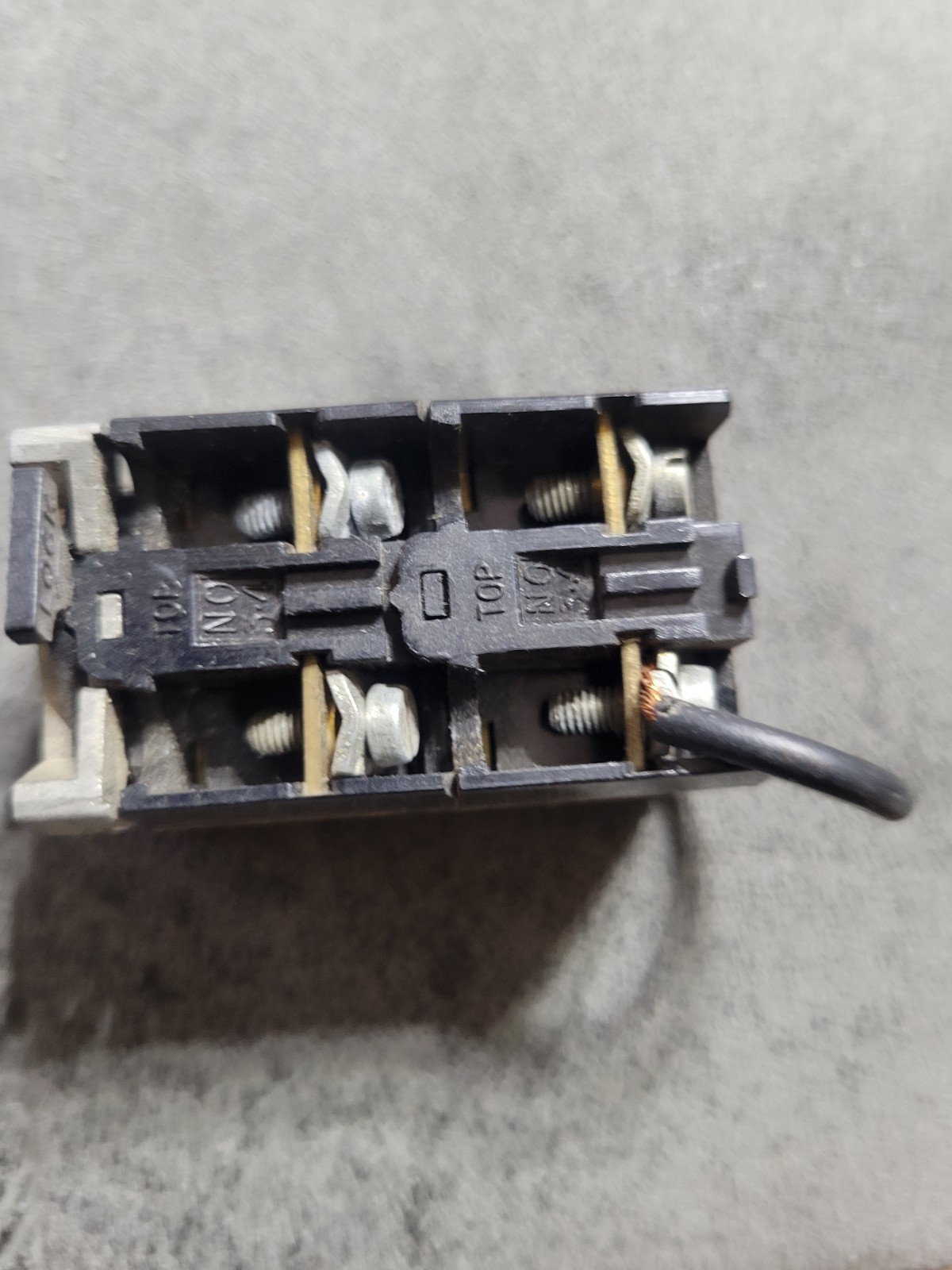 CUTLER HAMMER E22C33 CONTACT BLOCK Nos No Box