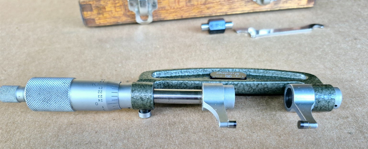 Mitutoyo 143-122 Caliper Type Micrometer 1-2″ .001"