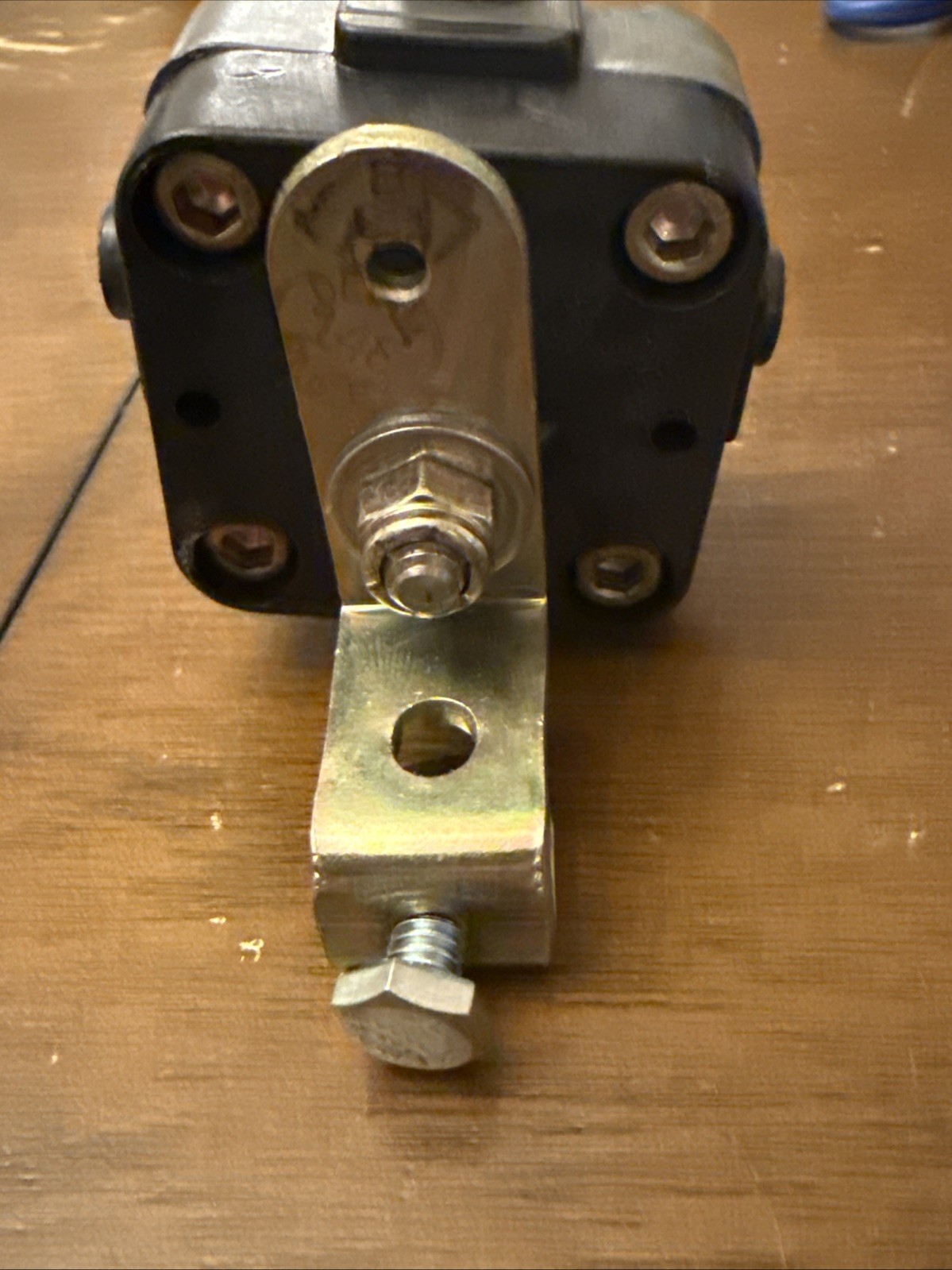 Barksdale Leveling Valve, Height Control 52321 series