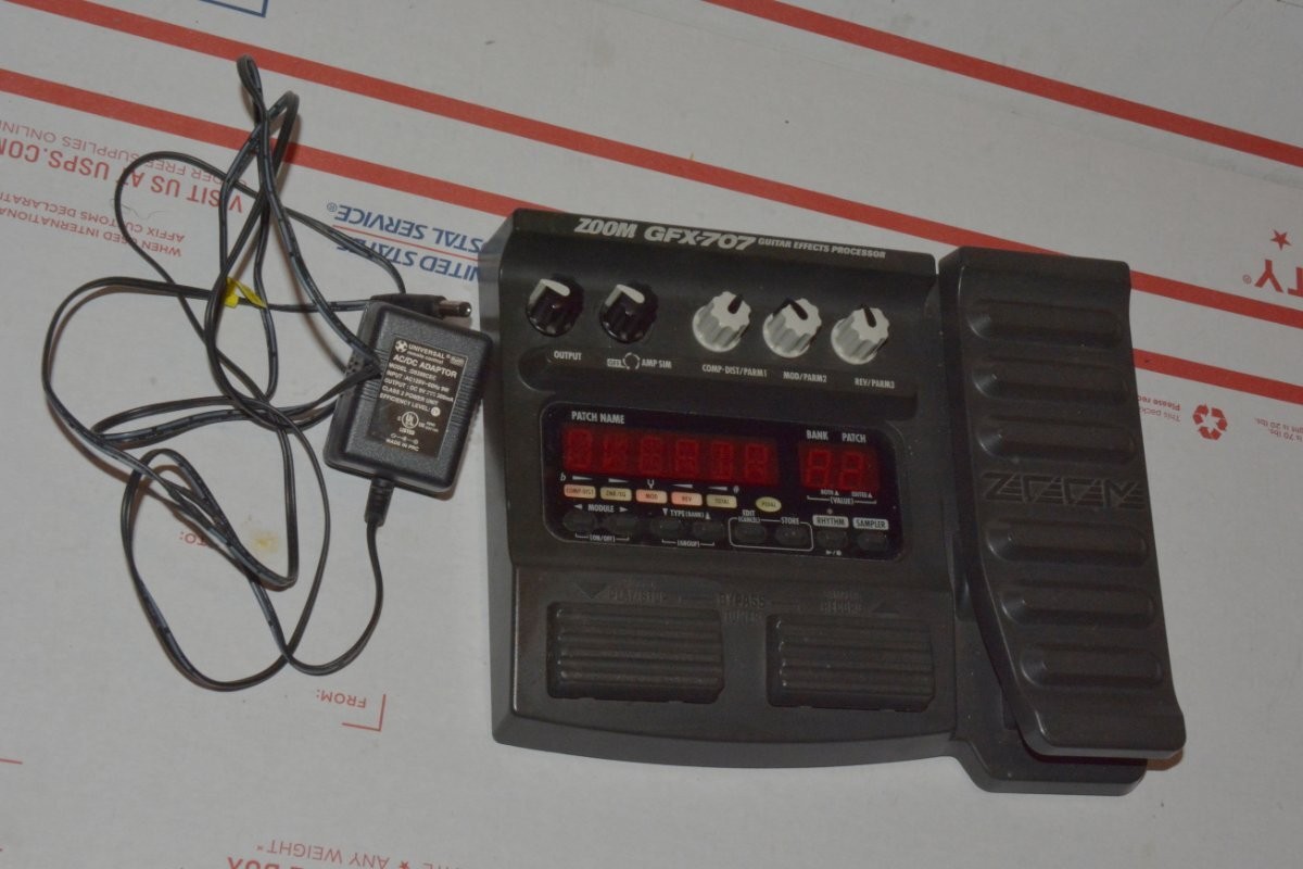 Tested/Working Zoom GFX-707 Guitar Effects Processor-w batts+power supply