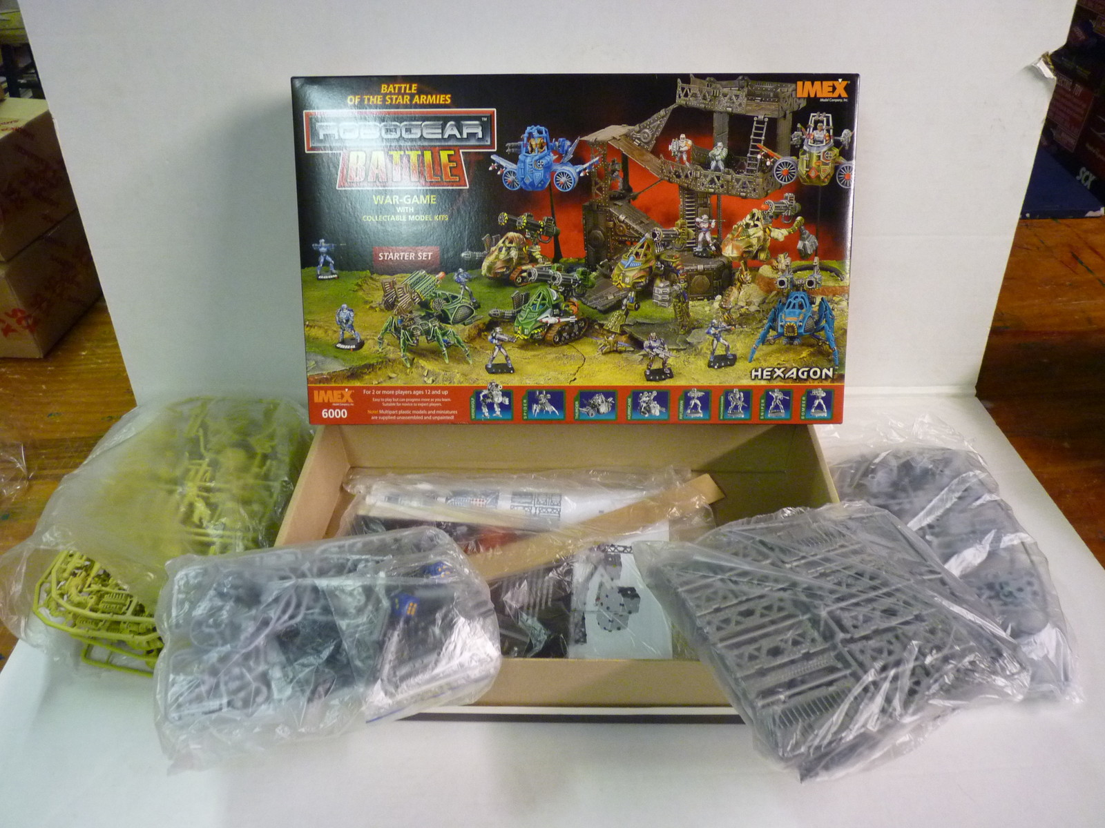 ROBOGEAR  6000 ROBOGEAR BOX GAME SET WITH 8 ROBOGEAR WALKERS AND MORE