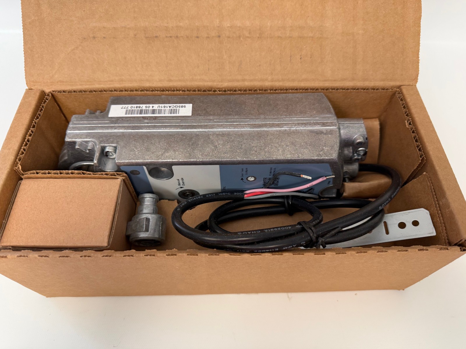 SIEMENS GCA161.1U OPENAIR ACTUATOR NEW OPEN BOX RETAIL BOX WORN AND WATER STAINS