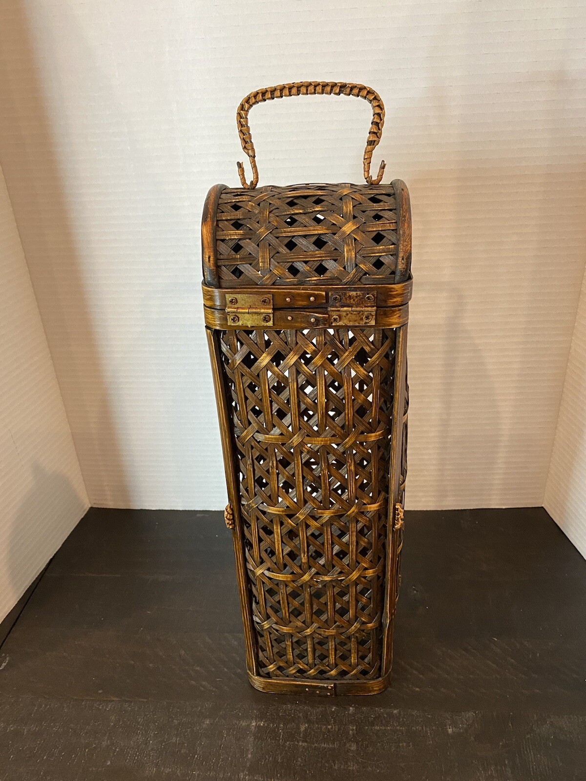 Wicker Handmade Wine Box With Latch