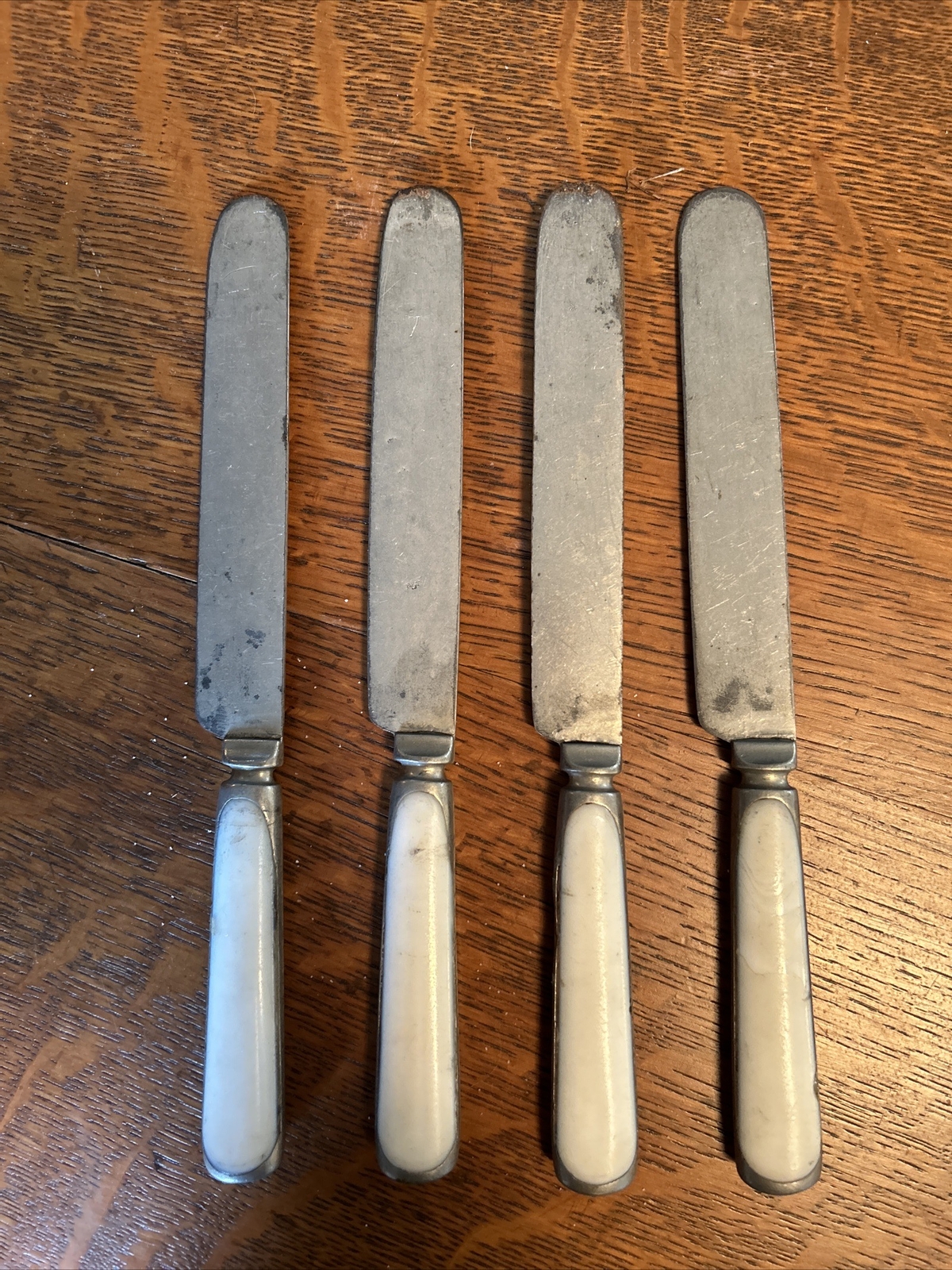 4 Vintage White Bone Handle Metal Blade Knives Rustic Condition