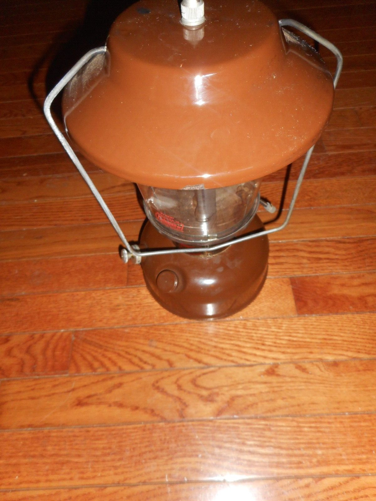1979 COLEMAN LANTERN WITH CLAMSHELL