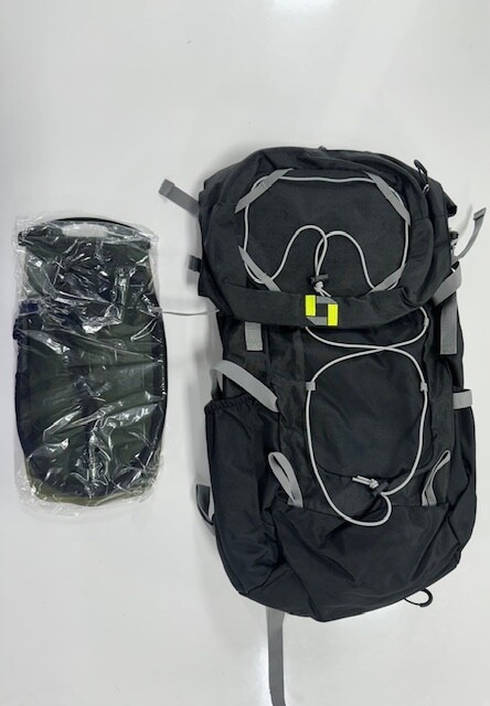 ** LEDGE OUTDOORS ** HIKING BACKPACK ' 30L WITH HYDRATION BLADDER '-NEW BLACK