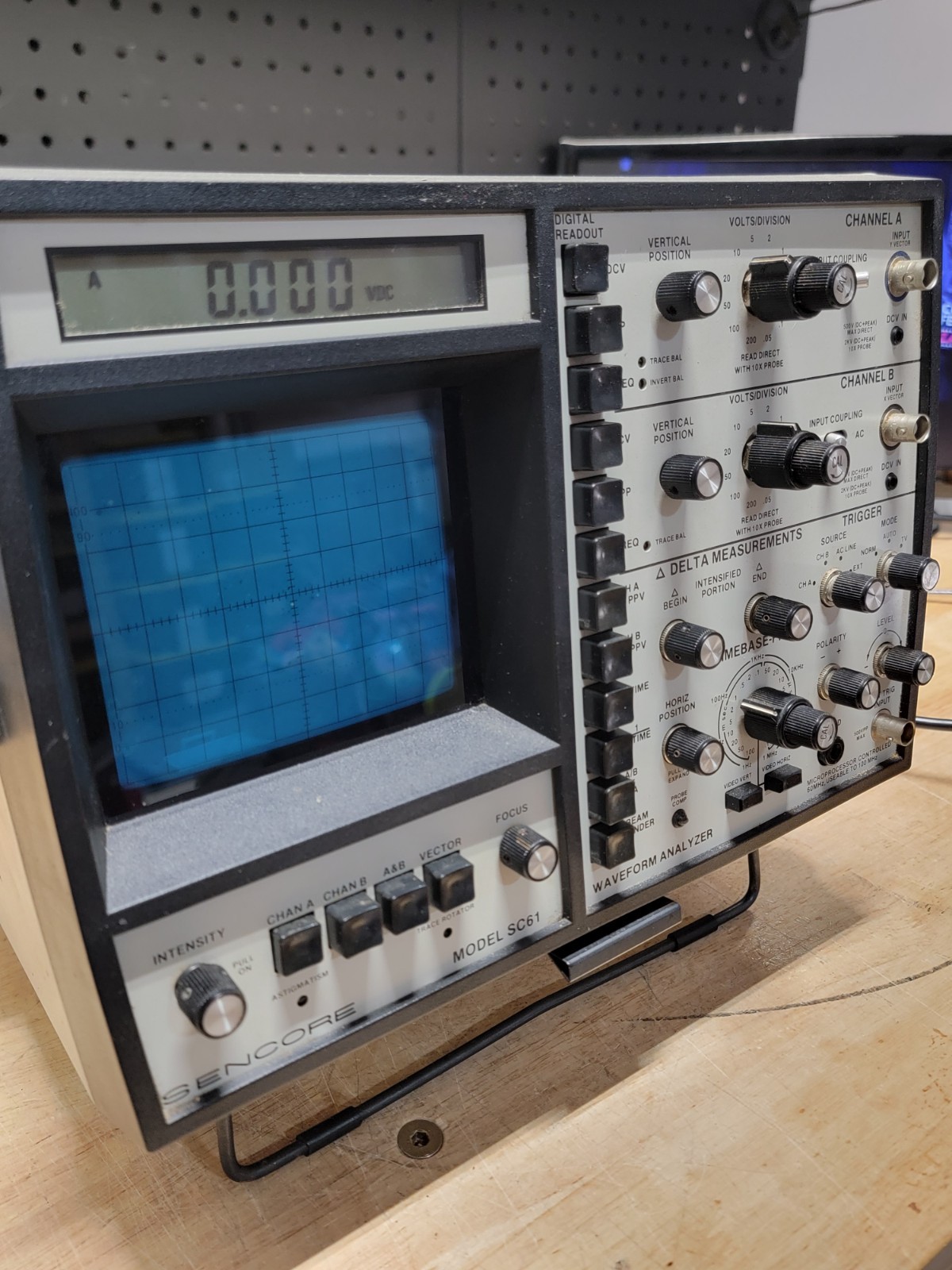 Vintage Sencore Model SC61 Oscilloscope Waveform Analyzer Powers On! *READ*