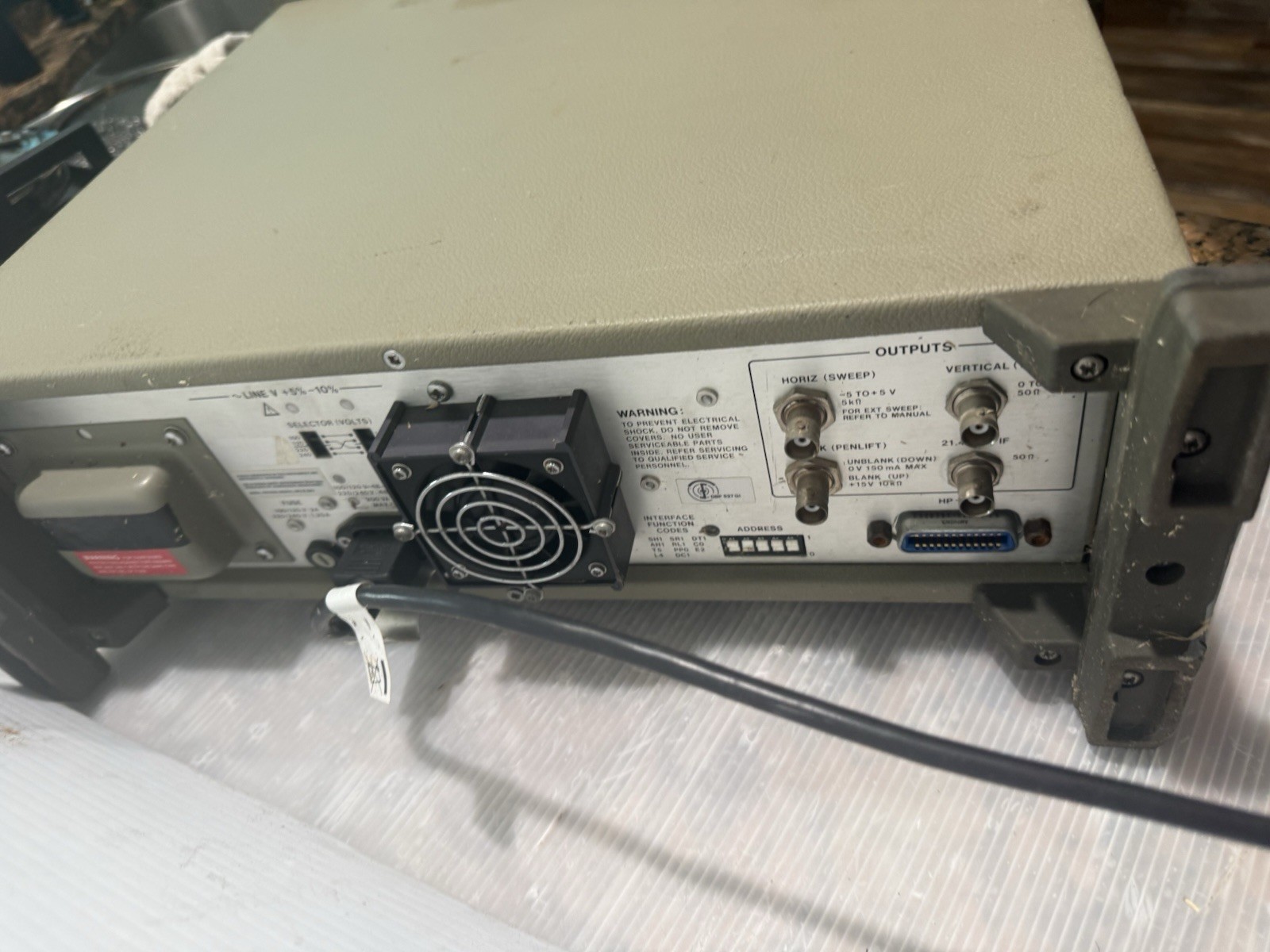 HP 8557A Spectrum Analyzer RF Microwave Test Equipment Unit With 853A Display