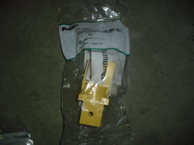 Panduit FIDT2X2YL FiberRunner 1-Port Spill out to 1 1/2 Tubing USA