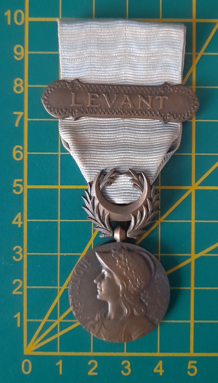 FRANCE - 1922 Syria and Cilicia Campaign Medal 1918-1921 + LEVANT bar