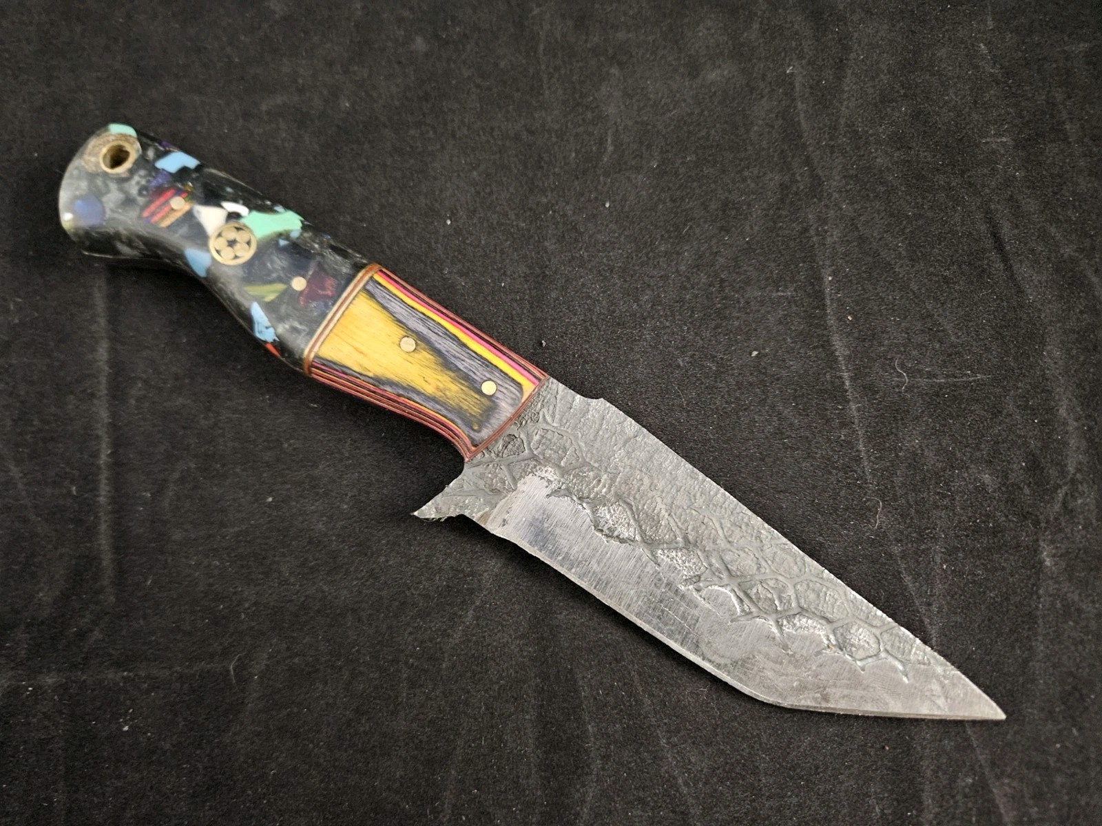 8.5 inch Hammered Steel Hunting Knife with Tooled Leather Sheath, 4 inch Blade