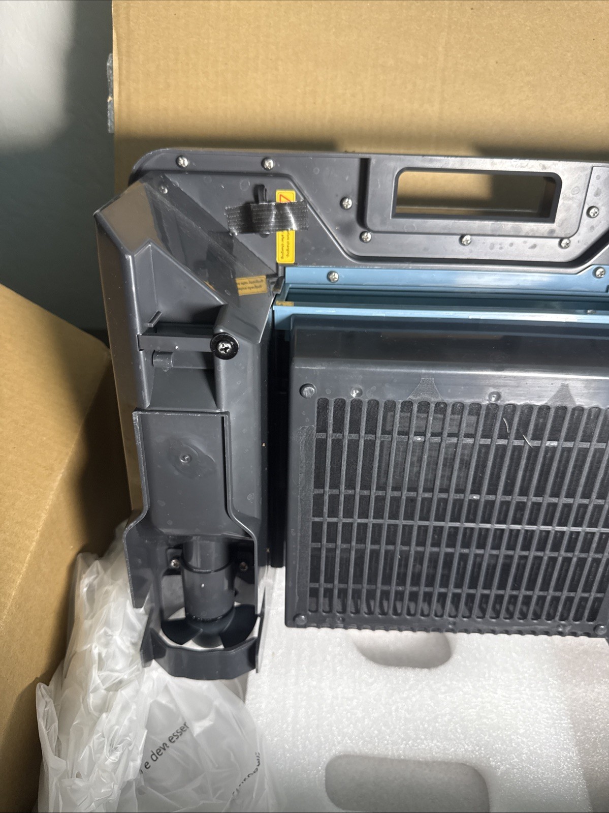 F1T Powered Robotic Pool Skimmer Surface Cleaner Pre Owned