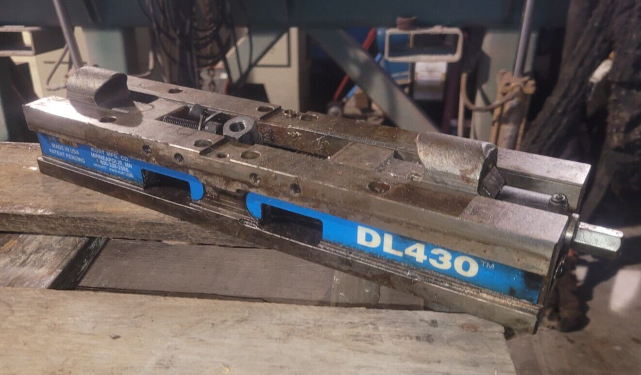 Kurt DL430 4'' Double Locking Machine Vise (Missing Parts)