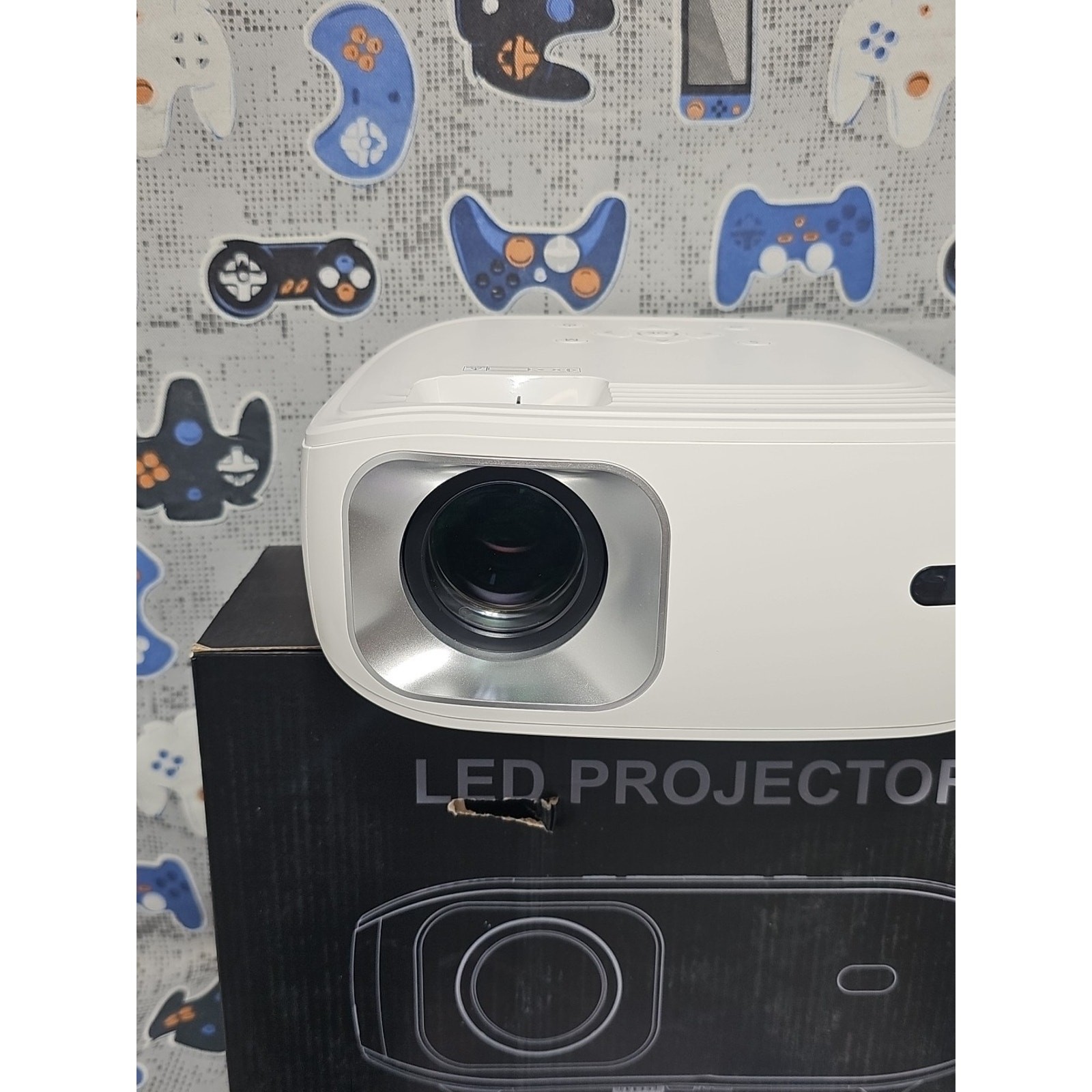 AUOSHI Projector W/Wifi & Bluetooth, 1080P OPEN BOX TESTED