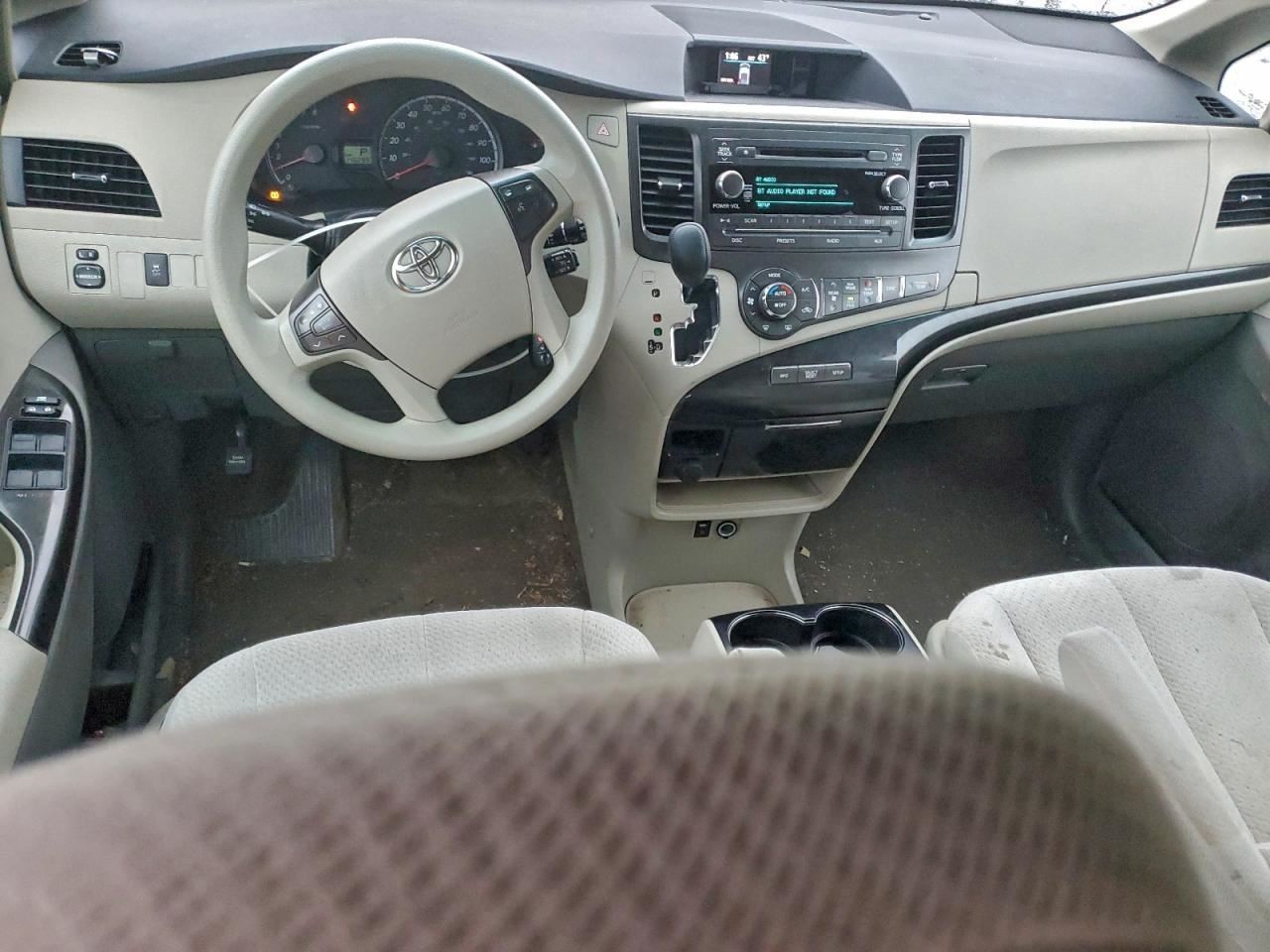 SIENNA 2013 Glove Box 4951419
