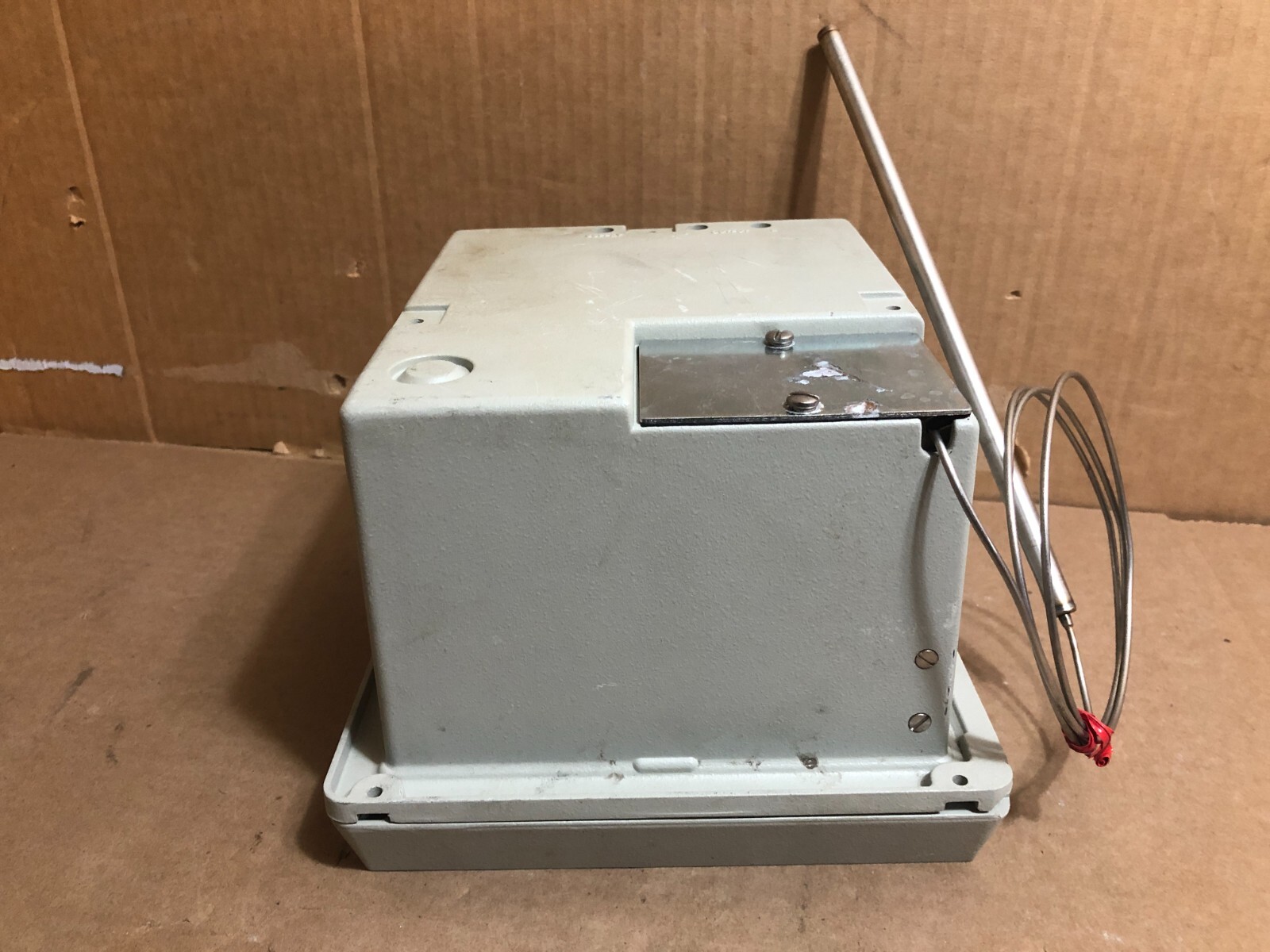 United Electric Temperature Recorder & Controller 650 Series **