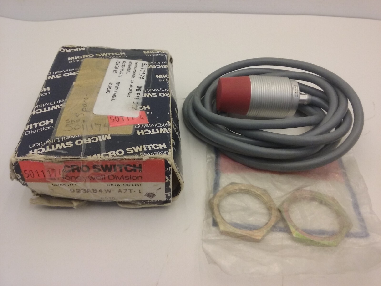 HONEYWELL MICROSWITCH 923AB4W-A7T-L PROXIMITY SWITCH NIB