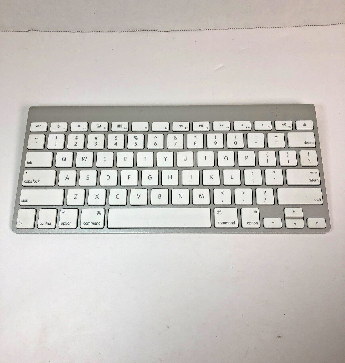 Apple A1314 Wireless Keyboard  MC184LL/A Aluminum Tested and Working.