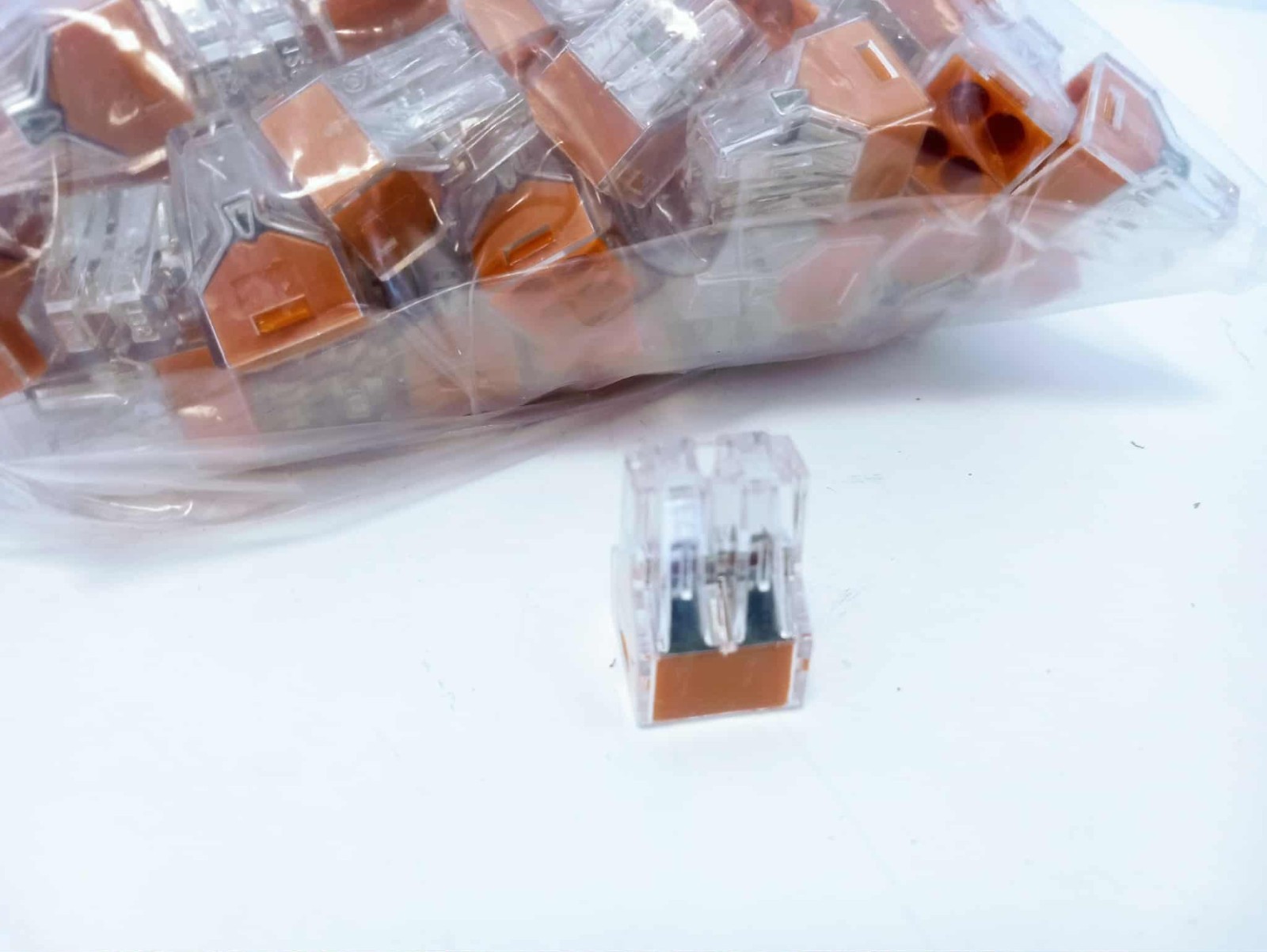 WAGO-773-104  connector for junction boxes; for solid and stranded conductors