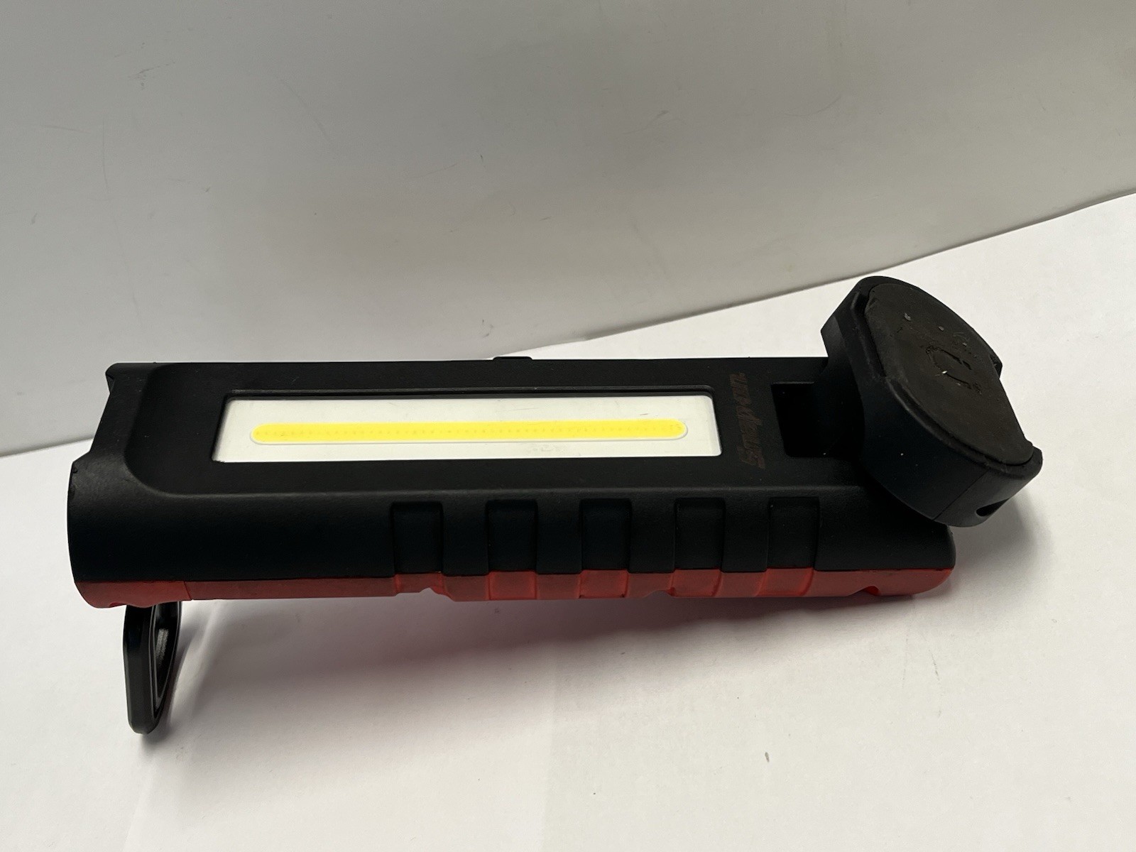 Snap On EcarO072 Low Pivot Shop Light 725 Lumen