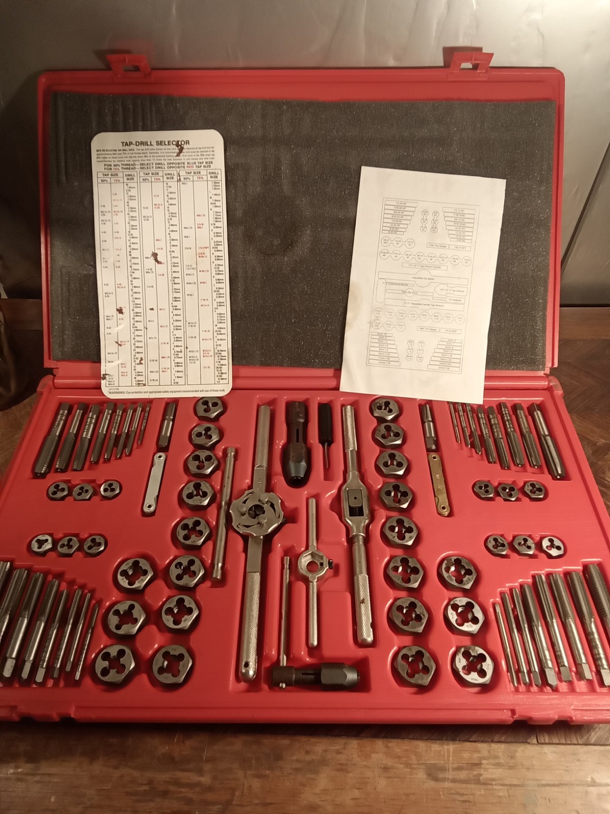 Irwin Hanson 26376 76 Pc. Machine Screw And Sae/Metric Tap And Hex Die Set