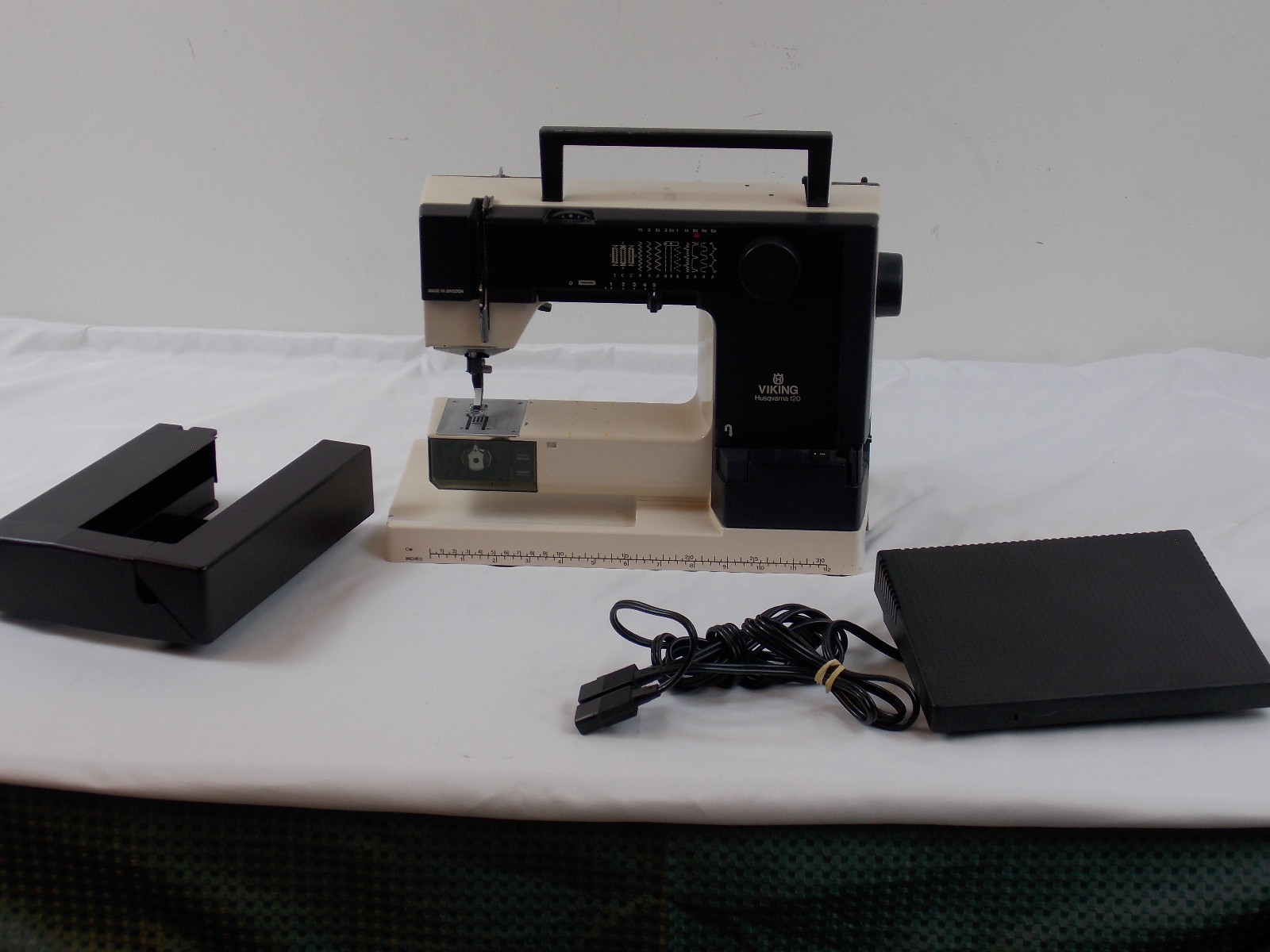 Vintage Husqvarna Viking 120 sewing machine with foot pedal Works!!!
