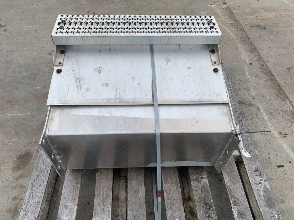 2013 Peterbilt 386 Tool Box (693-10087)