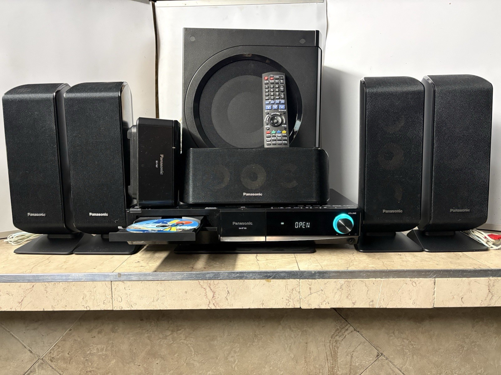 Panasonic SA-BT100 Blu Ray Home Theater 5.1 Sound System SC-BT100 *Very Nice!*