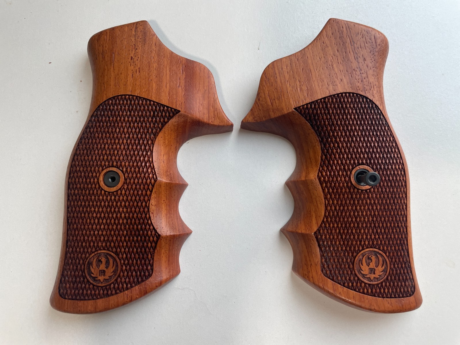 New Checkered wood Handle Grips for Ruger GP100 Super Redhawk checker groove