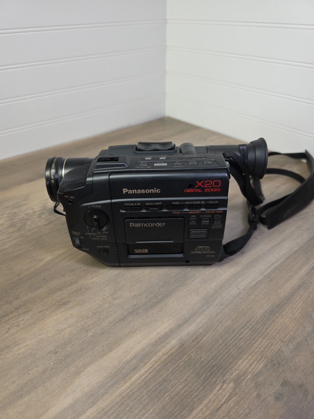 Panasonic Palmcorder X20 Digital Zoom PV-42 Handheld Video Recorder Untested
