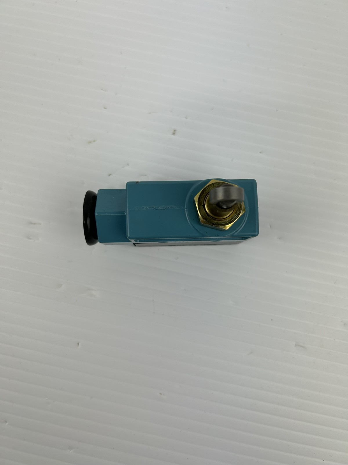 Honeywell BZE6-2RQ841 Micro Limit Switch with Roller