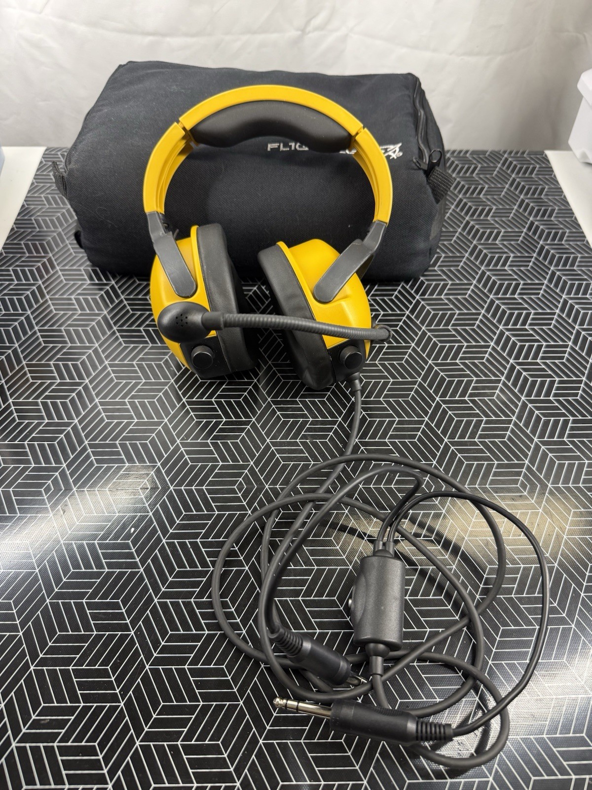 Flightcom Headset P/N 100-0001-00 In Rare Yellow Color - Case Has Some Wear