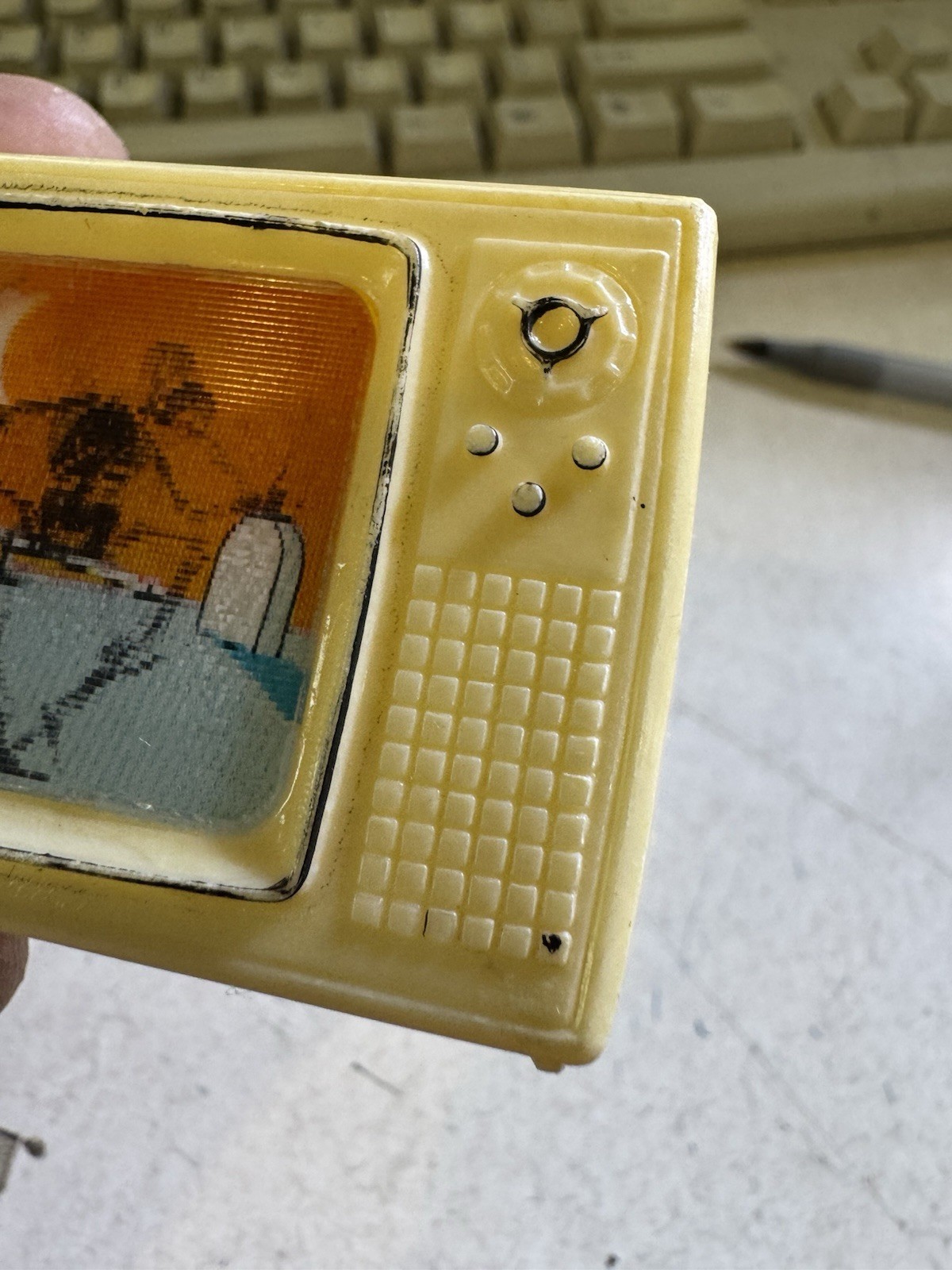 Extremely Rare Wiggle Tv Pencil Sharpener Case Only Graveyard Dancing Skeleton