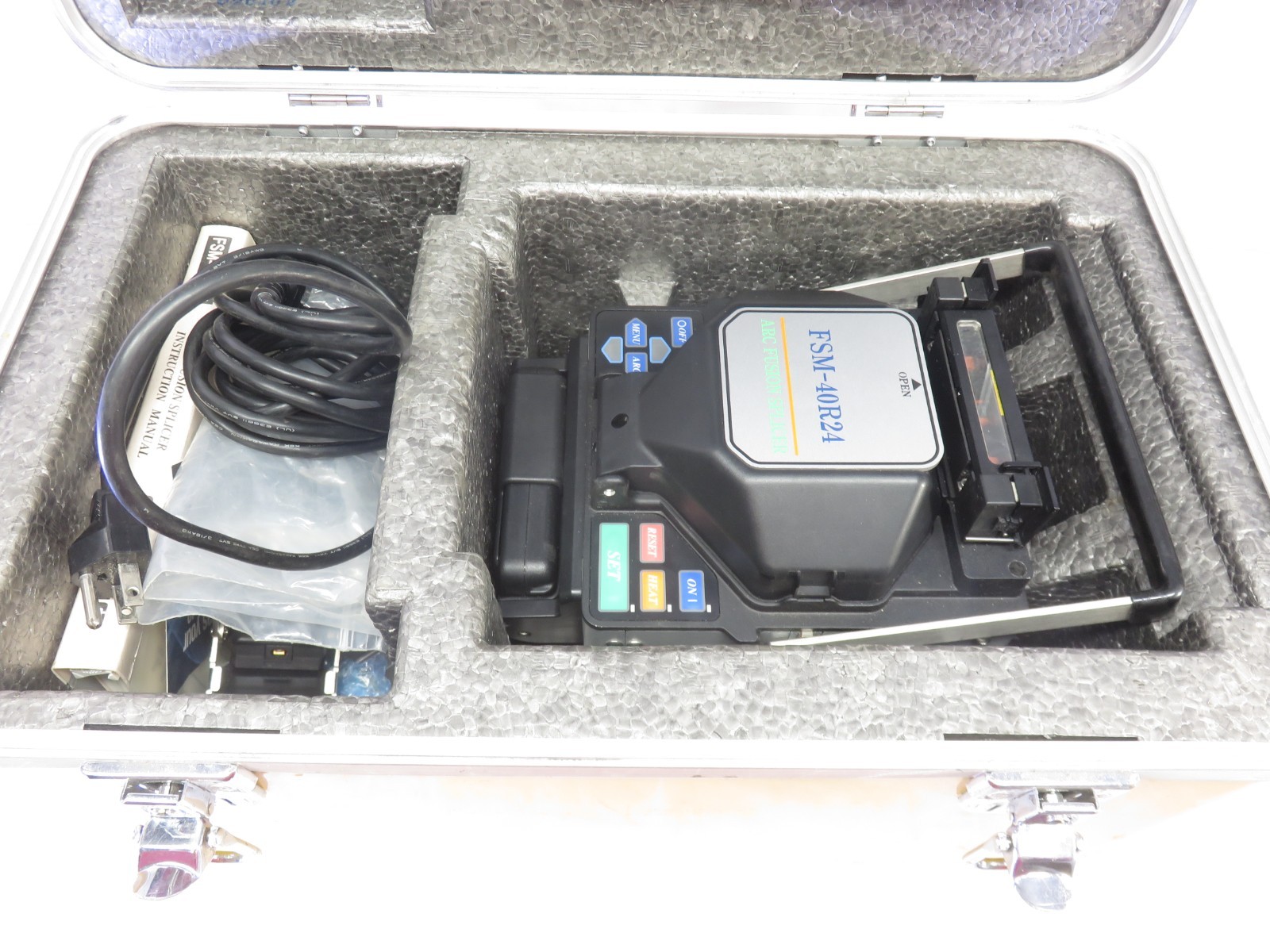 Fujikura FSM-40R24 Fiber Ribbon Fusion Splicer with Accessories