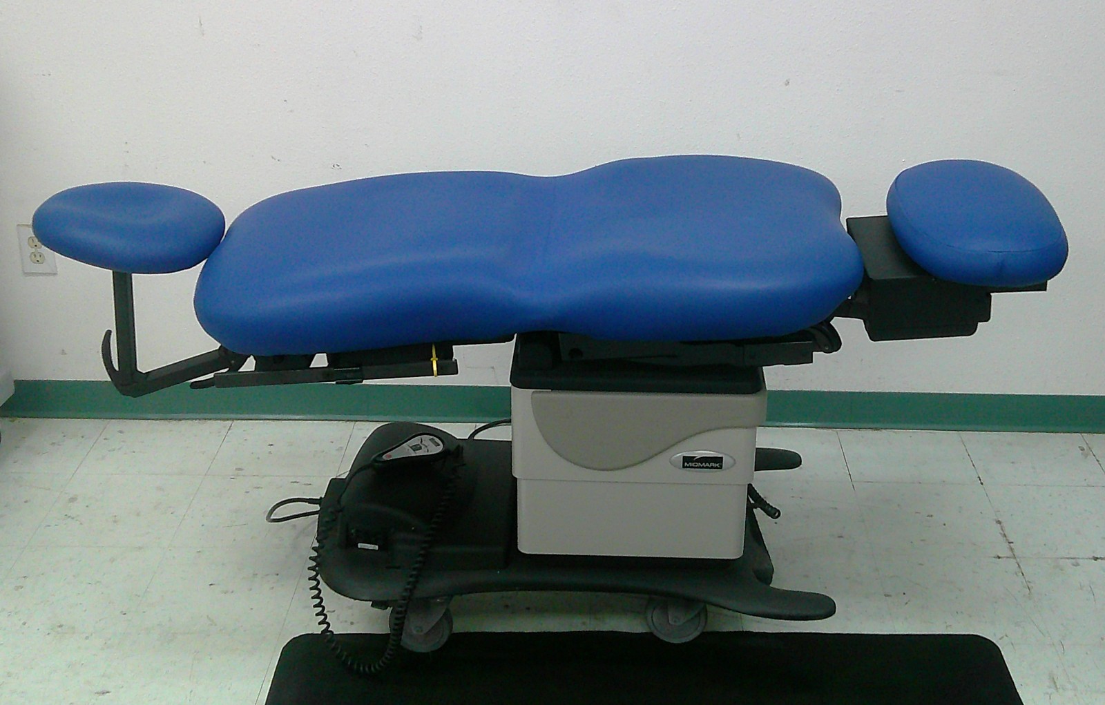 Midmark 630 Exam Table