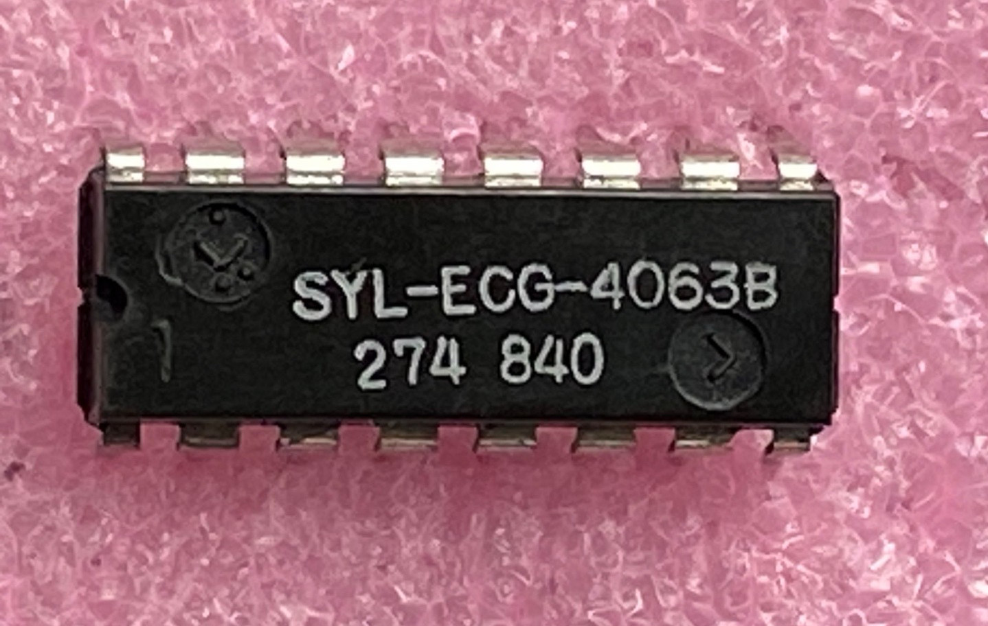 Sylvania ECG-4063B 4-bit magnitude comparator Integrated Circuit