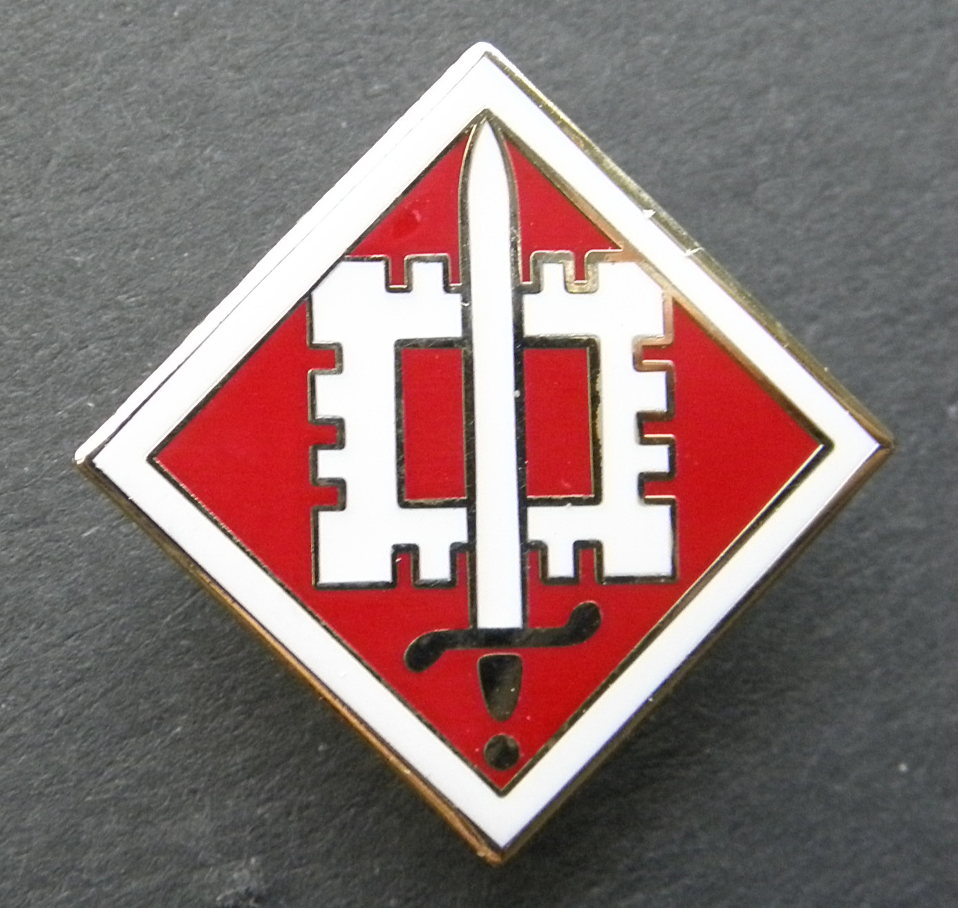 US ARMY 18TH ENGINEER BRIGADE LAPEL PIN BADGE 1 INCH