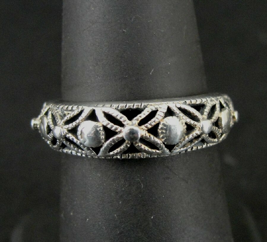 RJ Ring Silver Open Flowers with Bead Look Band Sterling 925 Size 6 Band