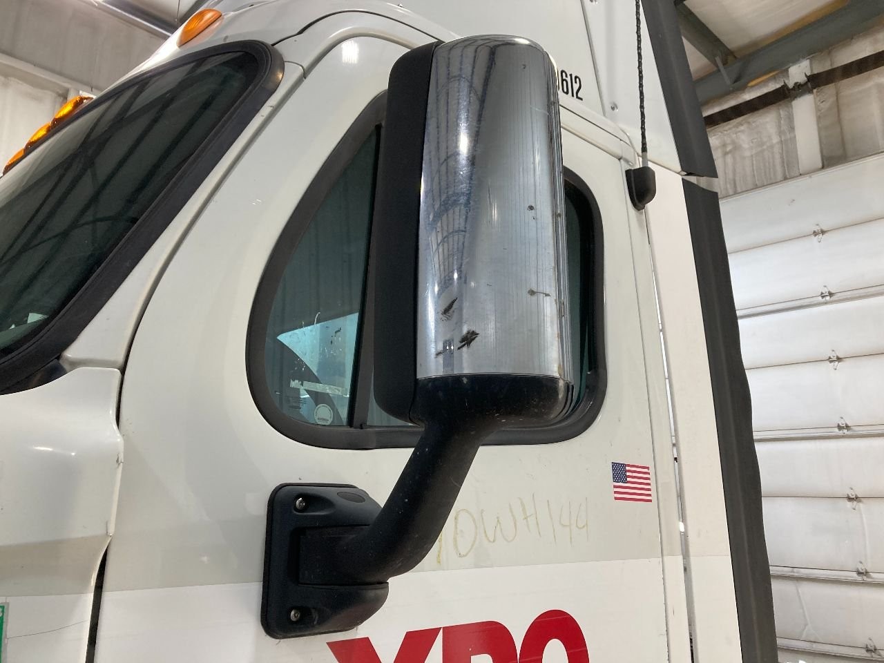 2008-2020 Freightliner CASCADIA POLY/CHROME Left/Driver Door Mirror - Used