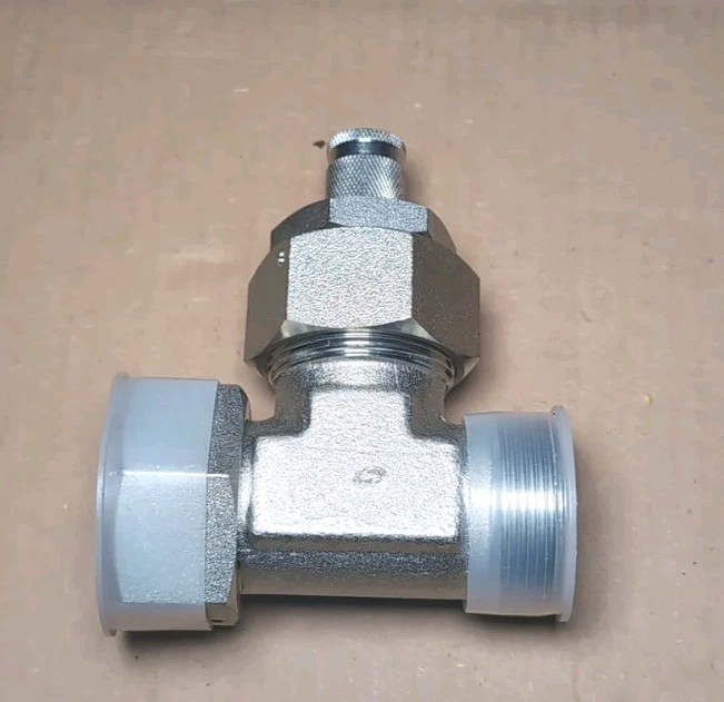 DKO M45 x 2.0 - 35L Hydraulic Test Tee 24° Cone Swivel Run Connector Excavator
