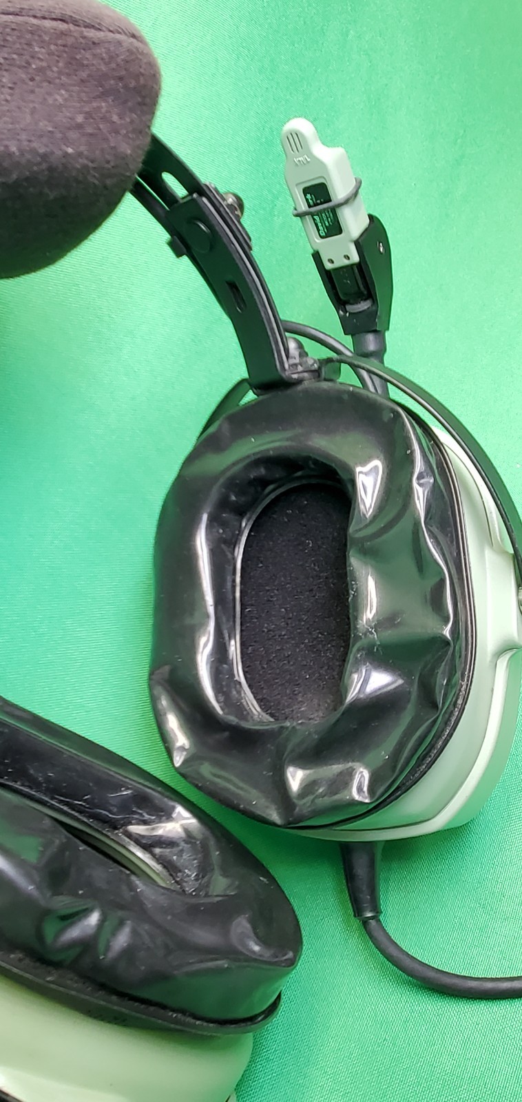 *AS IS* David Clark Aviation Headset with M4 Microphone – Dual Plug