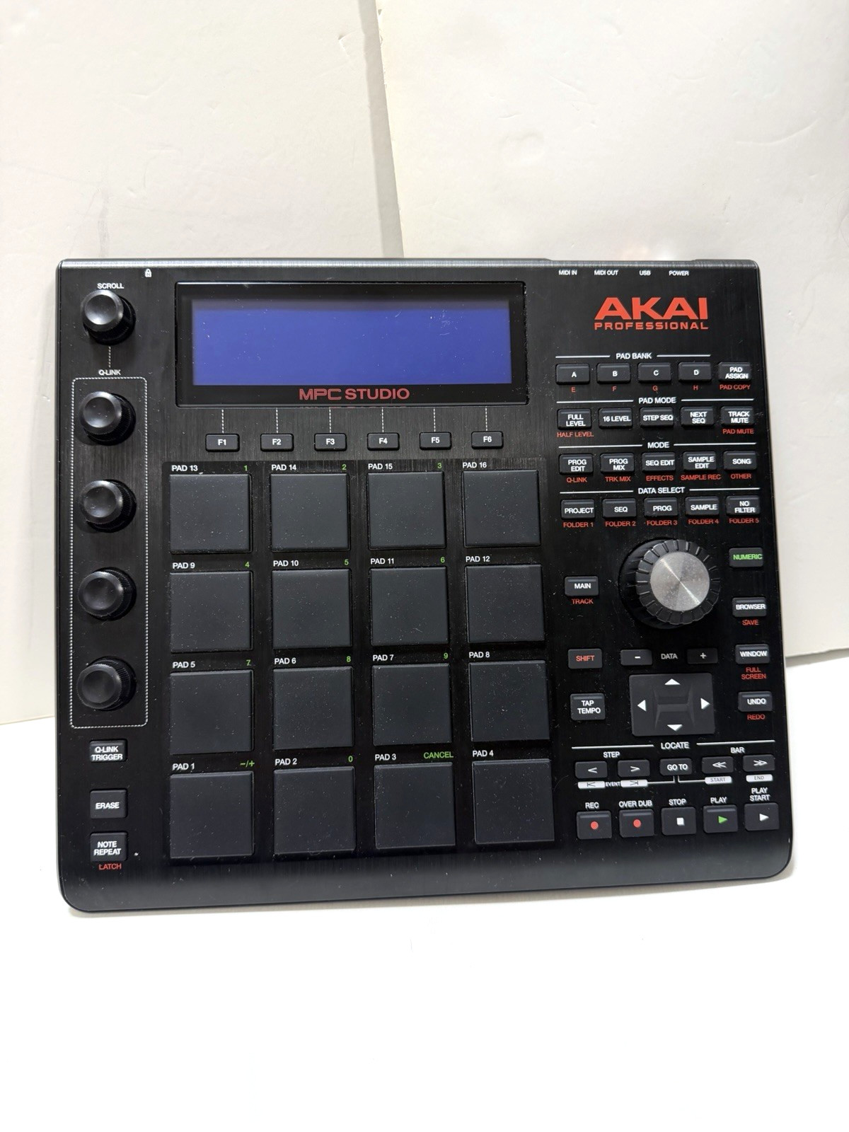Akai Professional MPC STUDIO Black Midi Controller Interface