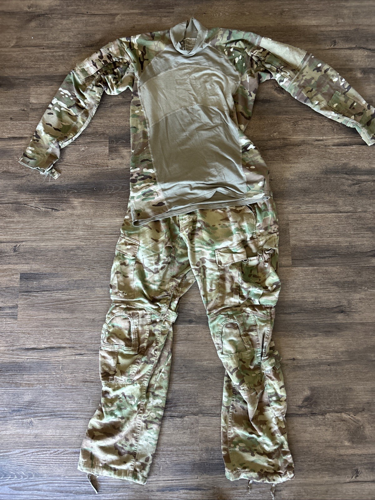 Us Army Issued Combat Uniform (BATTLE USED) Size M