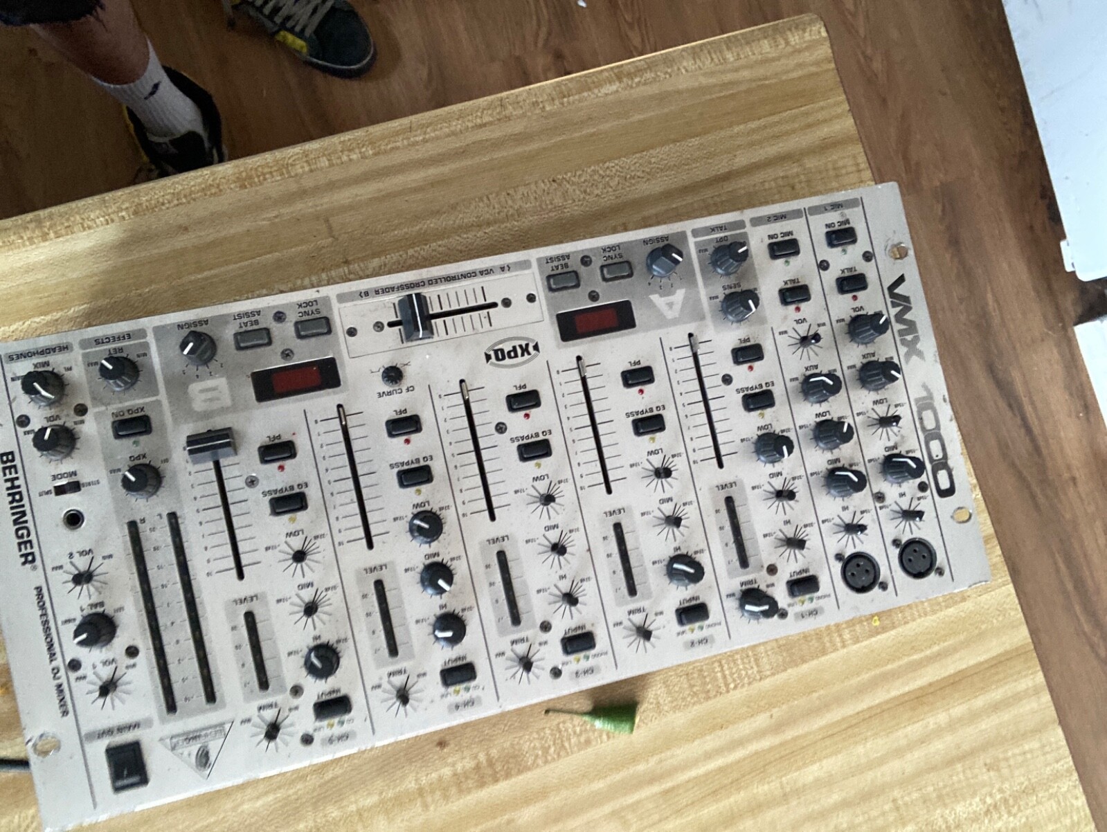 Behring we professional dj mixer vmx 1000
