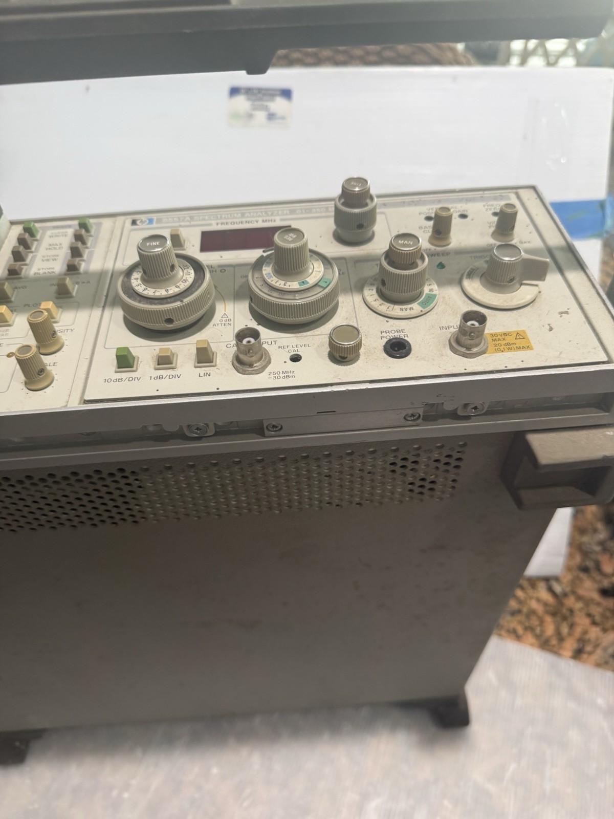 HP 8557A Spectrum Analyzer RF Microwave Test Equipment Unit With 853A Display