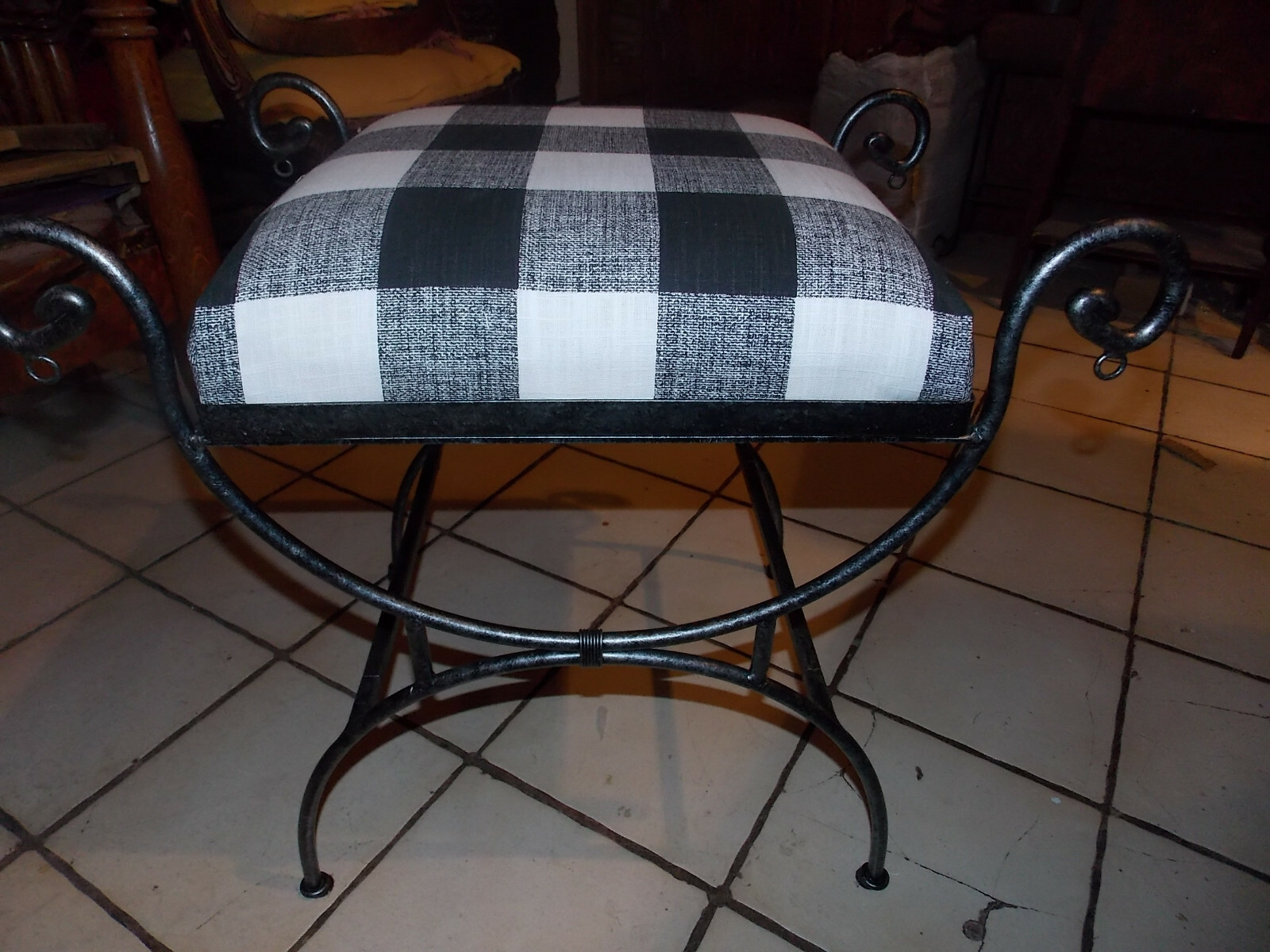Black Iron Buffalo Plaid Shape Vanity Bench (JLC-VB-96)