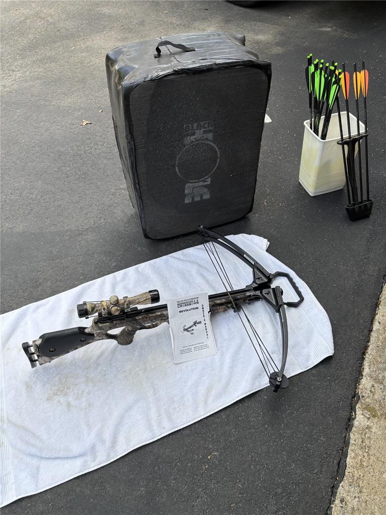 Barnett Revolution Crossbow, with Black Hole target -16- 22" bolts and NEW scope